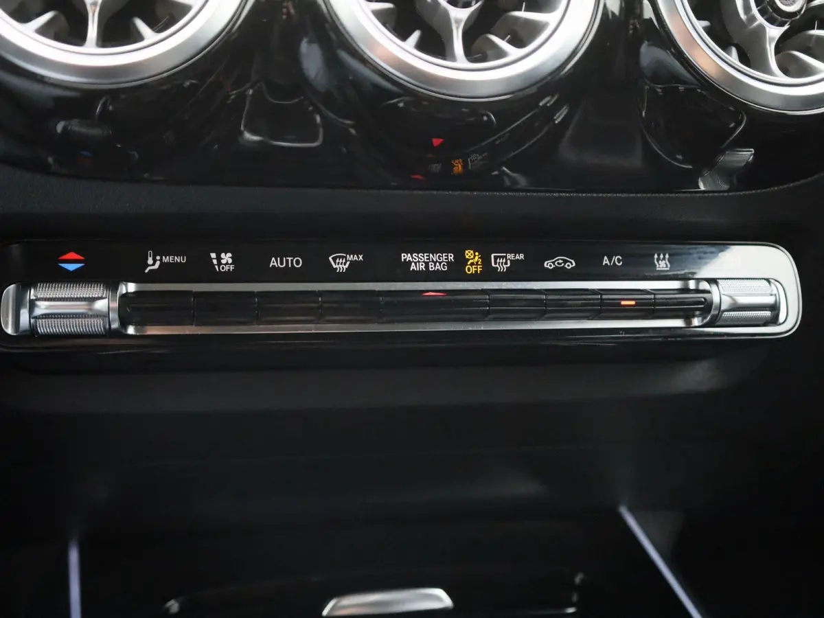 250 e Business Solution AMG Limited | Automaat | Panorama dak | Focal audio | Sfeer verlichting | Apple carplay / Android auto | Virtual cockpit | Camera | Navigatie | Stoel verwarming | DAB