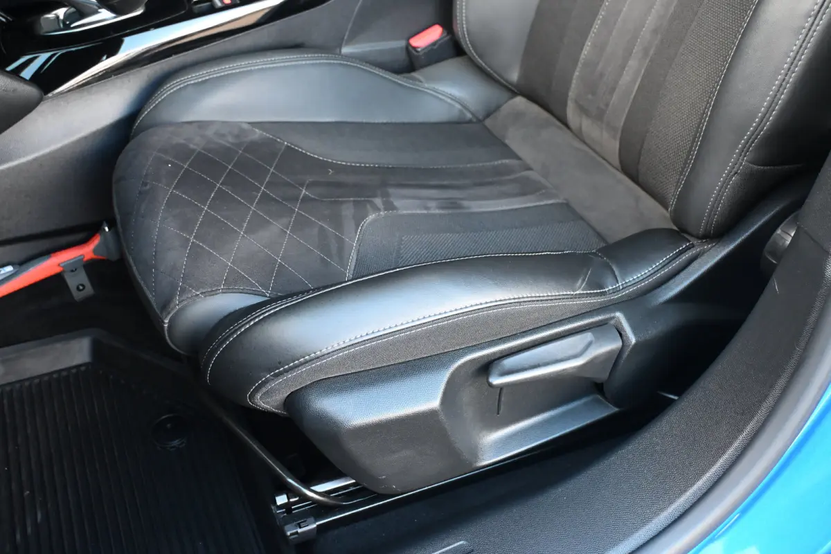 1.2 PureTech GT 155pk | Schuif-/Kanteldak | Adaptive Cruise | Alcantara | Stoelverwarming | Achteruitrijcamera | !!