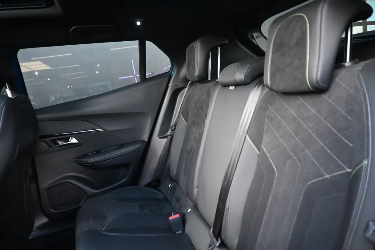 1.2 PureTech GT 155pk | Schuif-/Kanteldak | Adaptive Cruise | Alcantara | Stoelverwarming | Achteruitrijcamera | !!