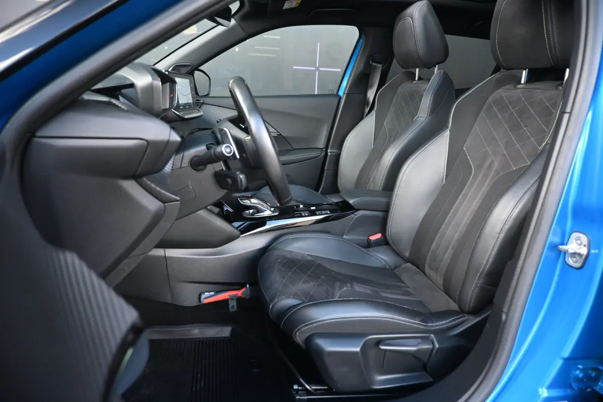 1.2 PureTech GT 155pk | Schuif-/Kanteldak | Adaptive Cruise | Alcantara | Stoelverwarming | Achteruitrijcamera | !!