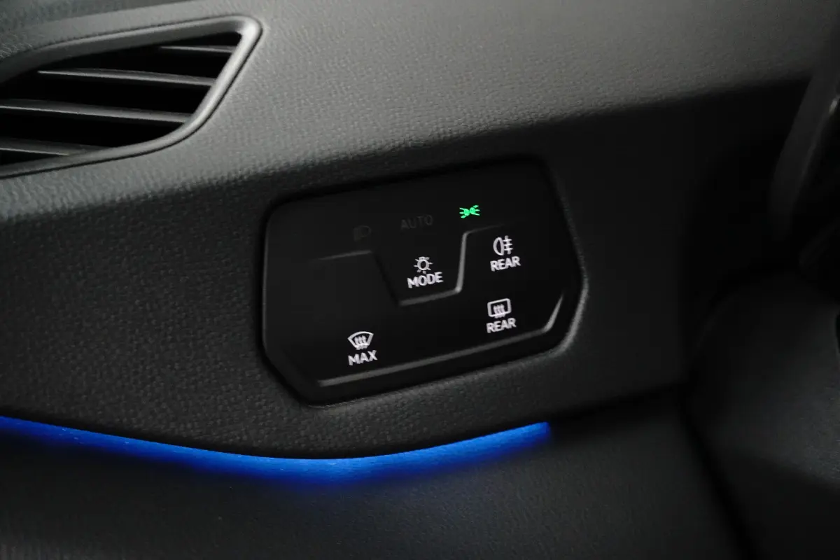 59 kWh 204 pk Pro Business | Electronic climate control | Cruise control adaptief | Apple Carplay |