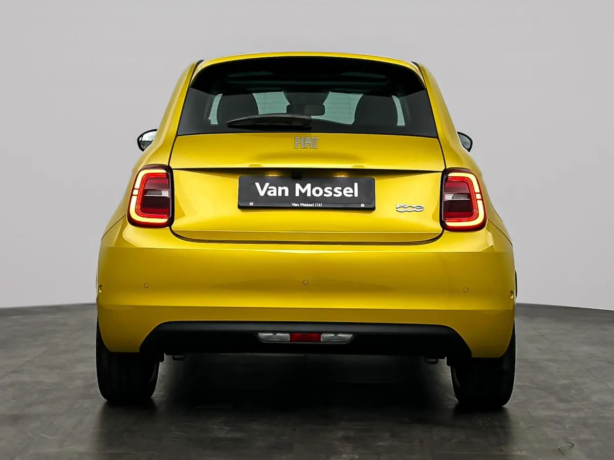 Icon 42 kWh | Camera | Stoelverwarming | LMV | Sensore V+A | Apple Carplay | Cruise Control | PANO | Dodehoekdetectie | DAB | 118PK | WLTP 331 | LED | Tot 8 jaar speciale garantie!