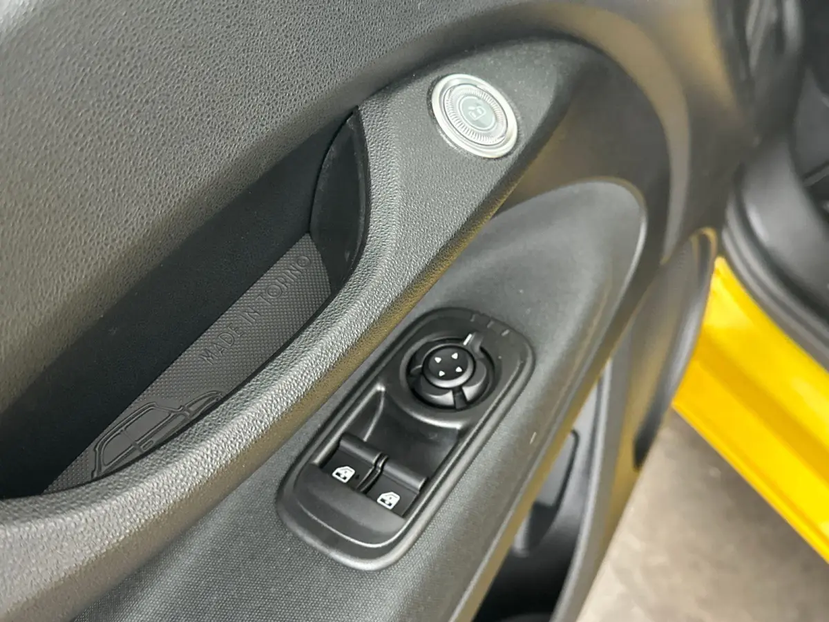 Icon 42 kWh | Camera | Stoelverwarming | LMV | Sensore V+A | Apple Carplay | Cruise Control | PANO | Dodehoekdetectie | DAB | 118PK | WLTP 331 | LED | Tot 8 jaar speciale garantie!