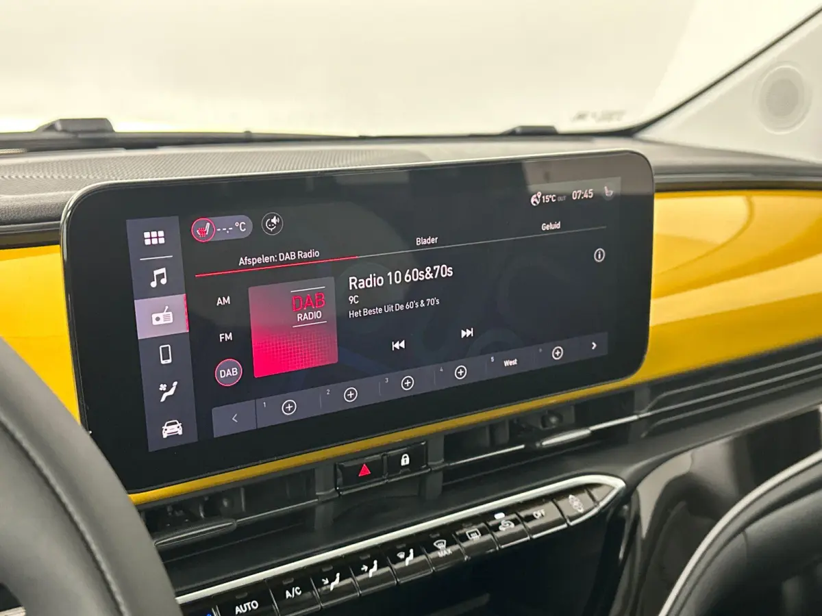 Icon 42 kWh | Camera | Stoelverwarming | LMV | Sensore V+A | Apple Carplay | Cruise Control | PANO | Dodehoekdetectie | DAB | 118PK | WLTP 331 | LED | Tot 8 jaar speciale garantie!