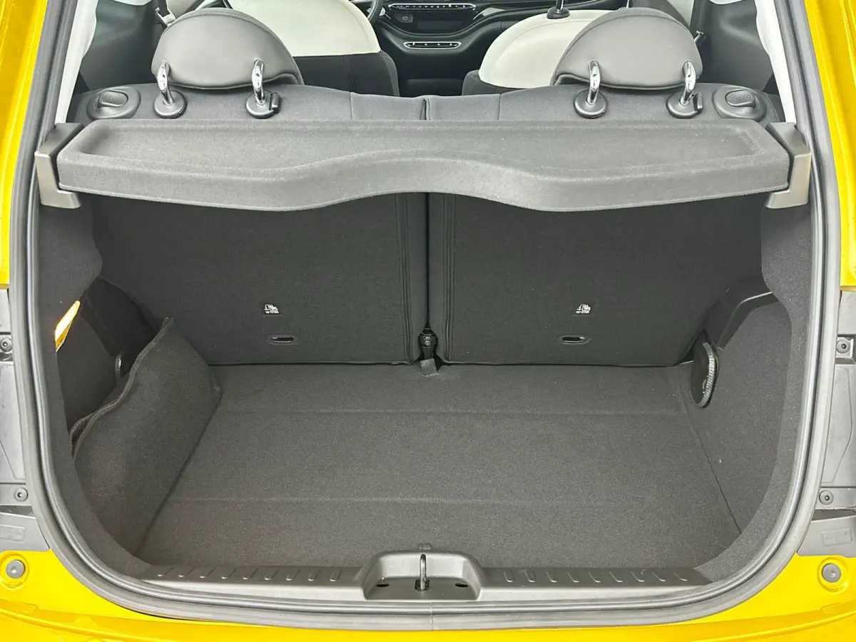 Icon 42 kWh | Camera | Stoelverwarming | LMV | Sensore V+A | Apple Carplay | Cruise Control | PANO | Dodehoekdetectie | DAB | 118PK | WLTP 331 | LED | Tot 8 jaar speciale garantie!