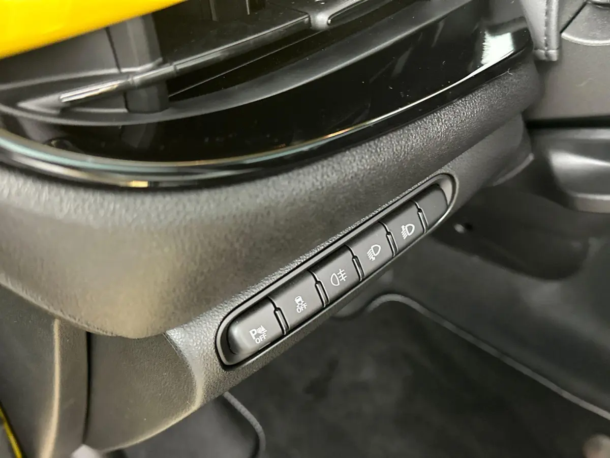 Icon 42 kWh | Camera | Stoelverwarming | LMV | Sensore V+A | Apple Carplay | Cruise Control | PANO | Dodehoekdetectie | DAB | 118PK | WLTP 331 | LED | Tot 8 jaar speciale garantie!