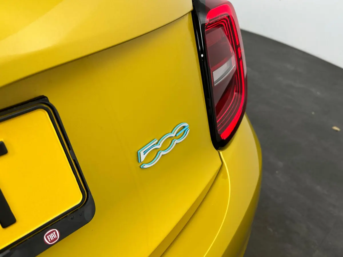Icon 42 kWh | Camera | Stoelverwarming | LMV | Sensore V+A | Apple Carplay | Cruise Control | PANO | Dodehoekdetectie | DAB | 118PK | WLTP 331 | LED | Tot 8 jaar speciale garantie!