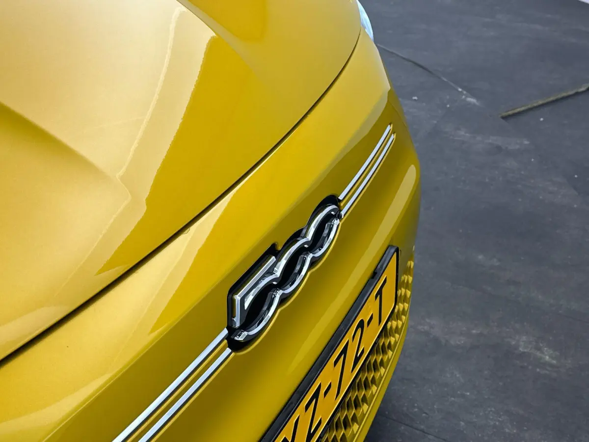Icon 42 kWh | Camera | Stoelverwarming | LMV | Sensore V+A | Apple Carplay | Cruise Control | PANO | Dodehoekdetectie | DAB | 118PK | WLTP 331 | LED | Tot 8 jaar speciale garantie!