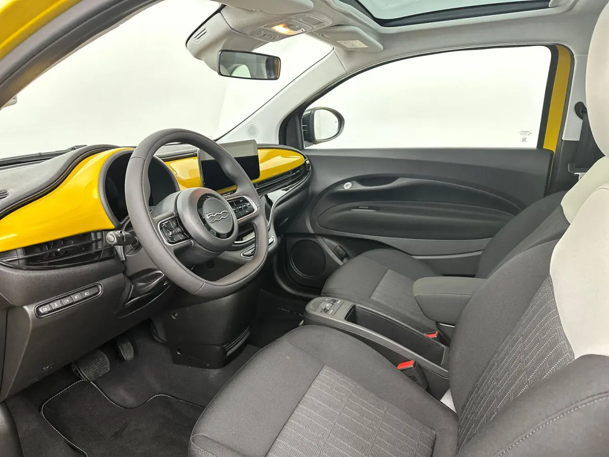 Icon 42 kWh | Camera | Stoelverwarming | LMV | Sensore V+A | Apple Carplay | Cruise Control | PANO | Dodehoekdetectie | DAB | 118PK | WLTP 331 | LED | Tot 8 jaar speciale garantie!