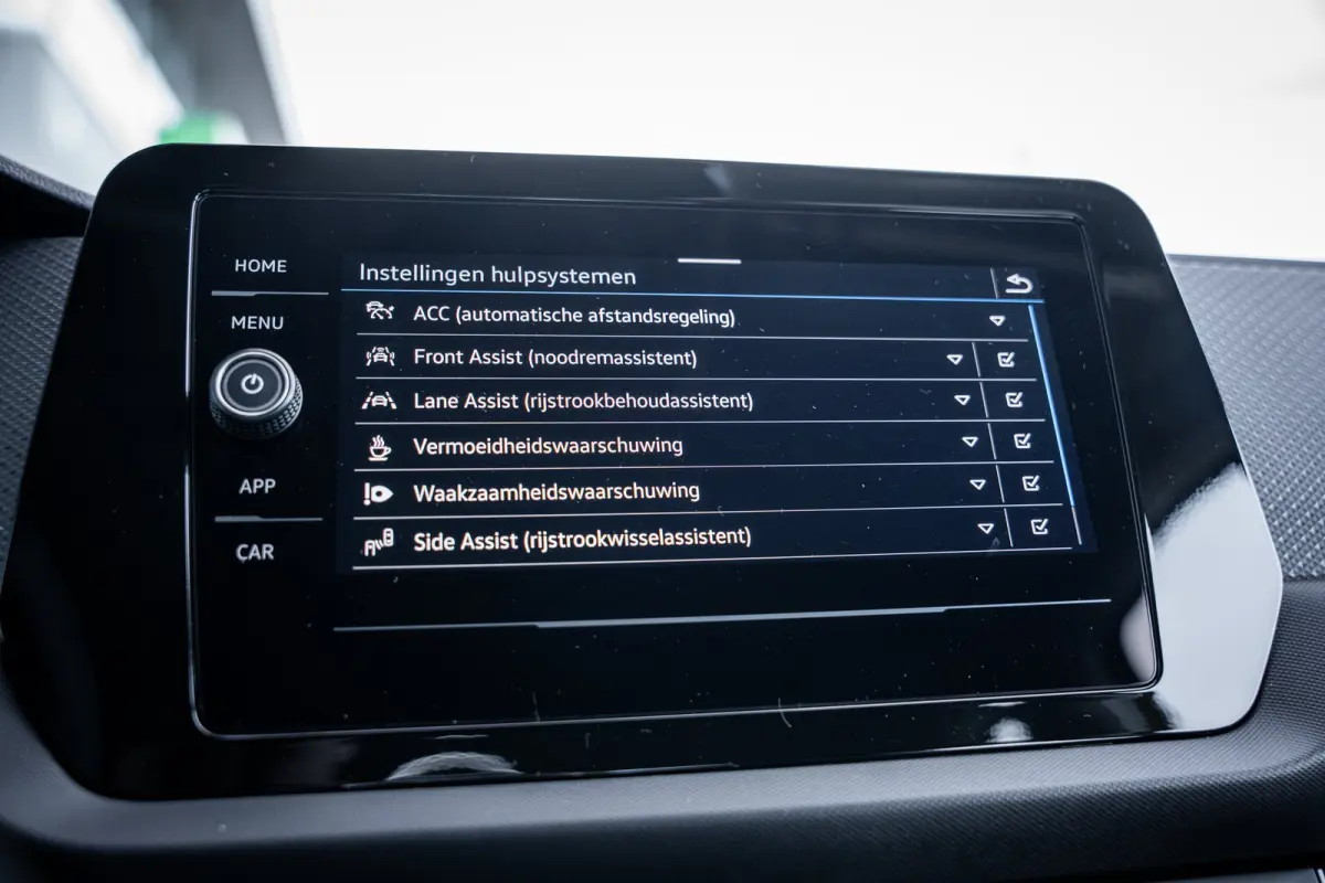 Edition | 'App-Connect' smartphone integratie | Achterlichten LED | Afstandscontrolesysteem (Front Assist)