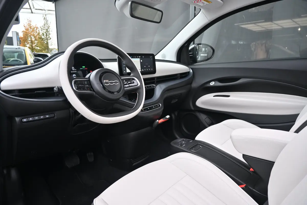 La Prima 42 kWh DEMO-DEAL! Tot 8 Jaar Garantie! | JBL | Panoramadak | Vol-Leder | Adaptive Cruise | Stoelverwarming | Keyless-Entry |