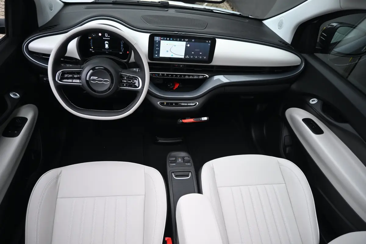 La Prima 42 kWh DEMO-DEAL! Tot 8 Jaar Garantie! | JBL | Panoramadak | Vol-Leder | Adaptive Cruise | Stoelverwarming | Keyless-Entry |