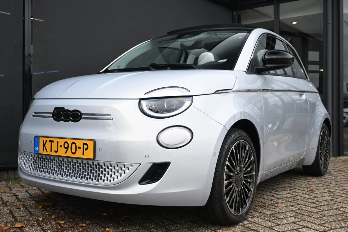 La Prima 42 kWh DEMO-DEAL! Tot 8 Jaar Garantie! | JBL | Panoramadak | Vol-Leder | Adaptive Cruise | Stoelverwarming | Keyless-Entry |