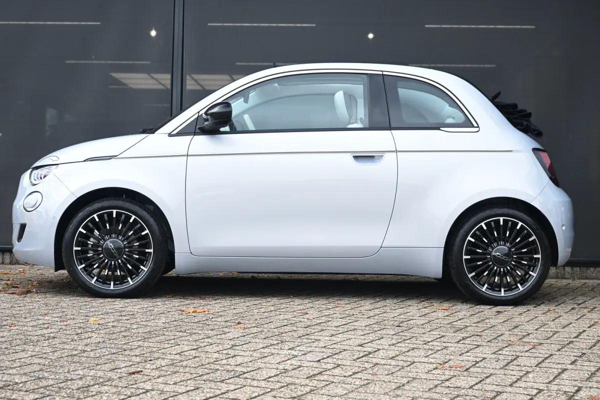 La Prima 42 kWh DEMO-DEAL! Tot 8 Jaar Garantie! | JBL | Panoramadak | Vol-Leder | Adaptive Cruise | Stoelverwarming | Keyless-Entry |