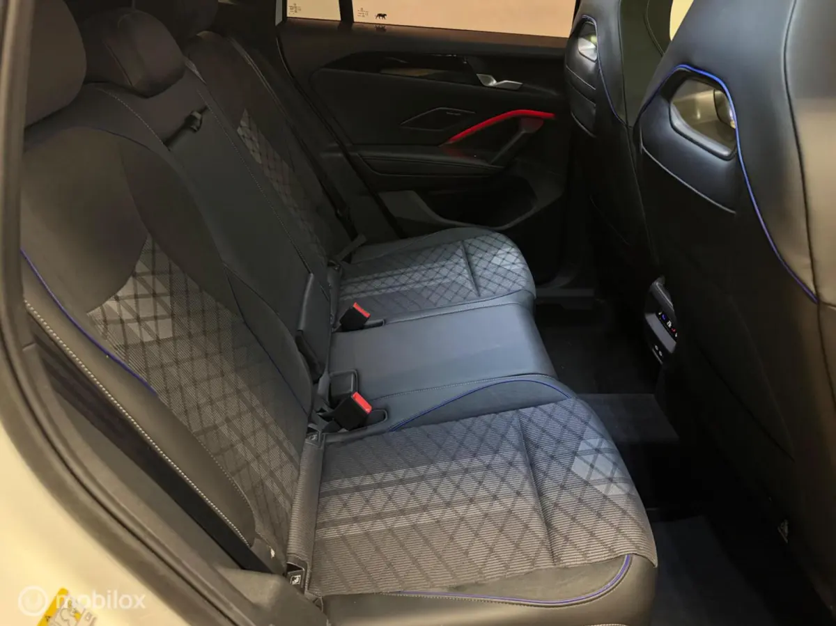 1.5 eTSI 3x R-Line Panorama/Keyless/HUD/H&K/Trekhaak