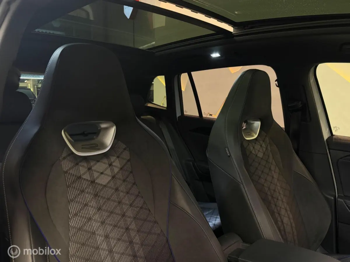 1.5 eTSI 3x R-Line Panorama/Keyless/HUD/H&K/Trekhaak