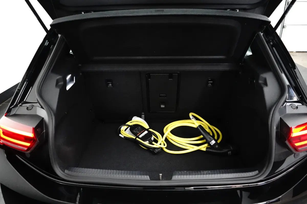 59 KWh 204 pk Pro | Cruise control adaptief | 18 inch LM Velgen | Parkeersensoren V&A |