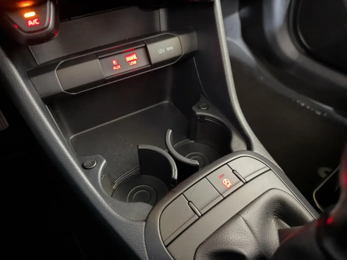 1.0 MPi ComfortPlusLine Carplay Camera CC AC