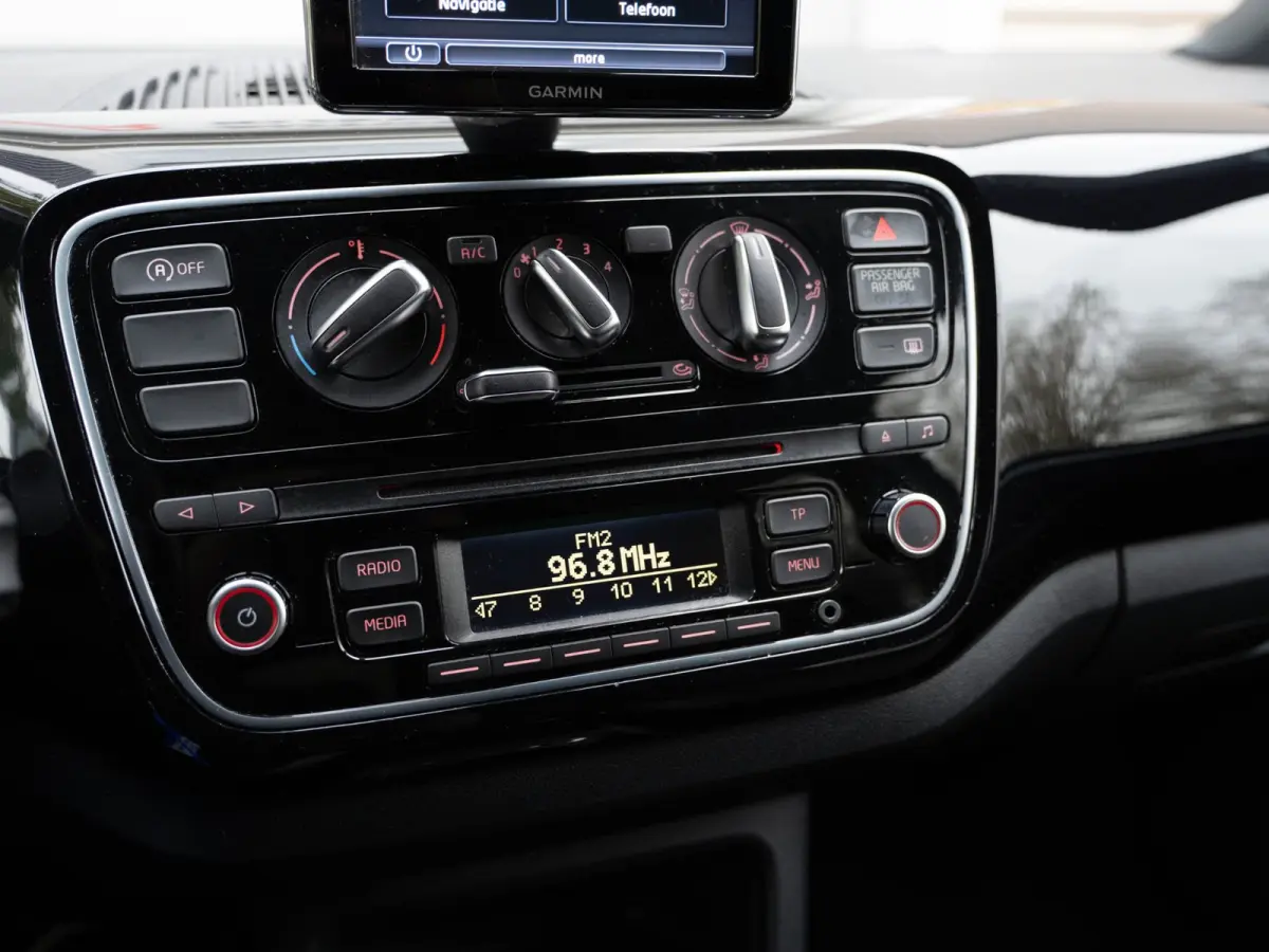 Up! 1.0 high up! BlueMotion Navi/Pdc