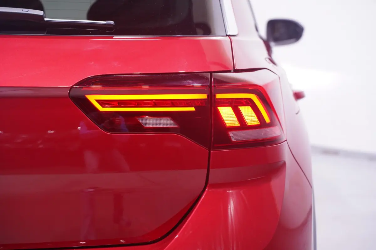 1.5 TSI 150 pk R Line Aut. Two Tone Rood/Zwart, Panodak, LED Koplampen, Camera, Adapt. Cruise, 18" LMV