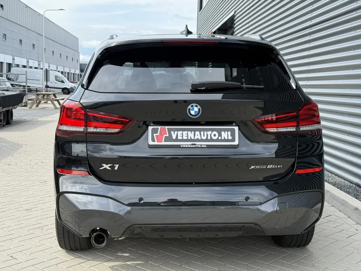 xDrive25e High Executive Trekhaak/Leder/Camera