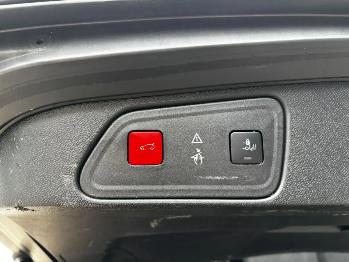 1.2 PureTech Blue Lease Premium Avantage KEYLESS|CARPLAY|LEDER|CAMERA|NAVI