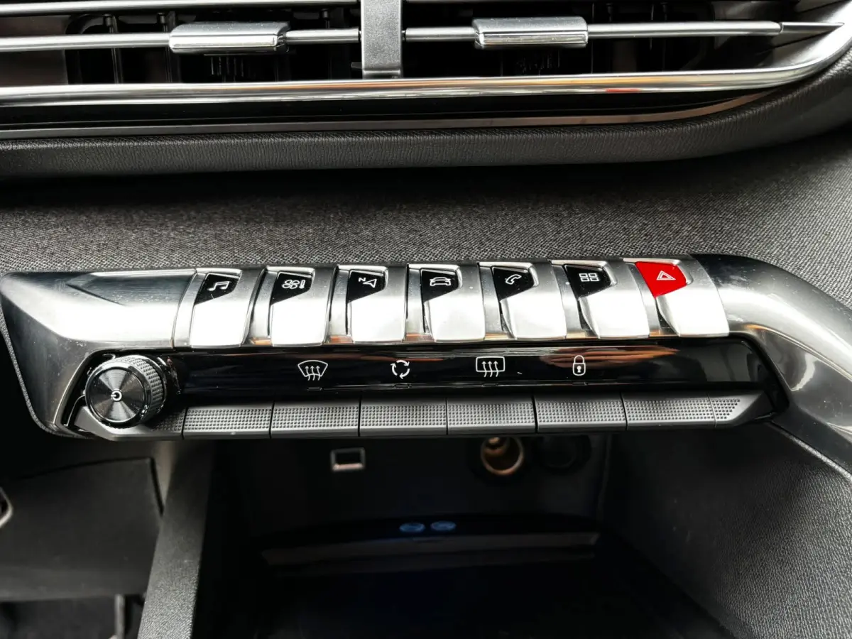 1.2 PureTech Blue Lease Premium Avantage KEYLESS|CARPLAY|LEDER|CAMERA|NAVI