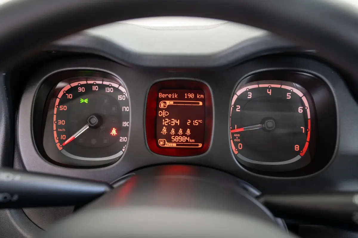 1.0 Hybrid | Climate Controle | Parkeersensoren | Apple Carplay & Android Auto | Bestuurderstoel in hoogte verstelbaar |