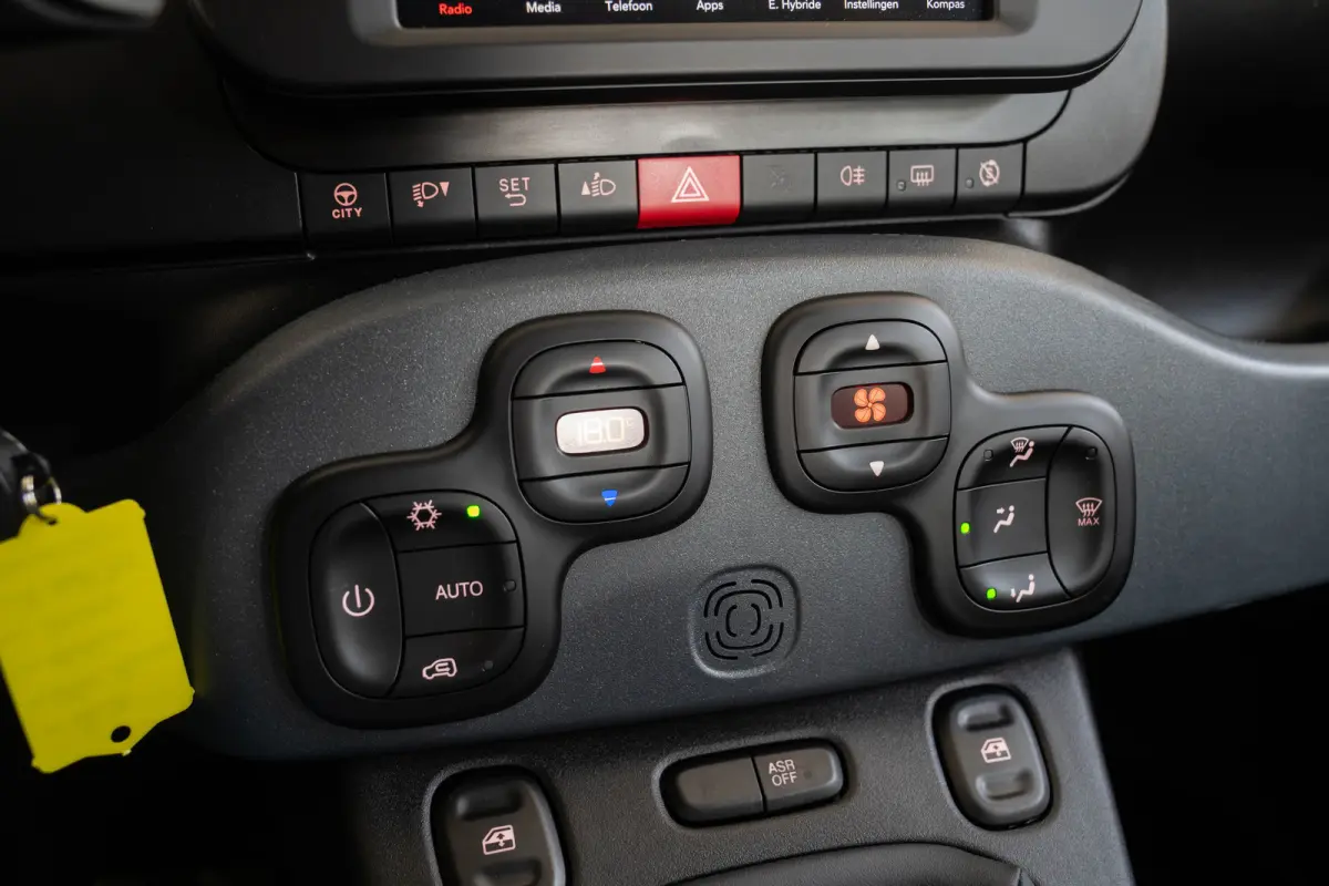 1.0 Hybrid | Climate Controle | Parkeersensoren | Apple Carplay & Android Auto | Bestuurderstoel in hoogte verstelbaar |