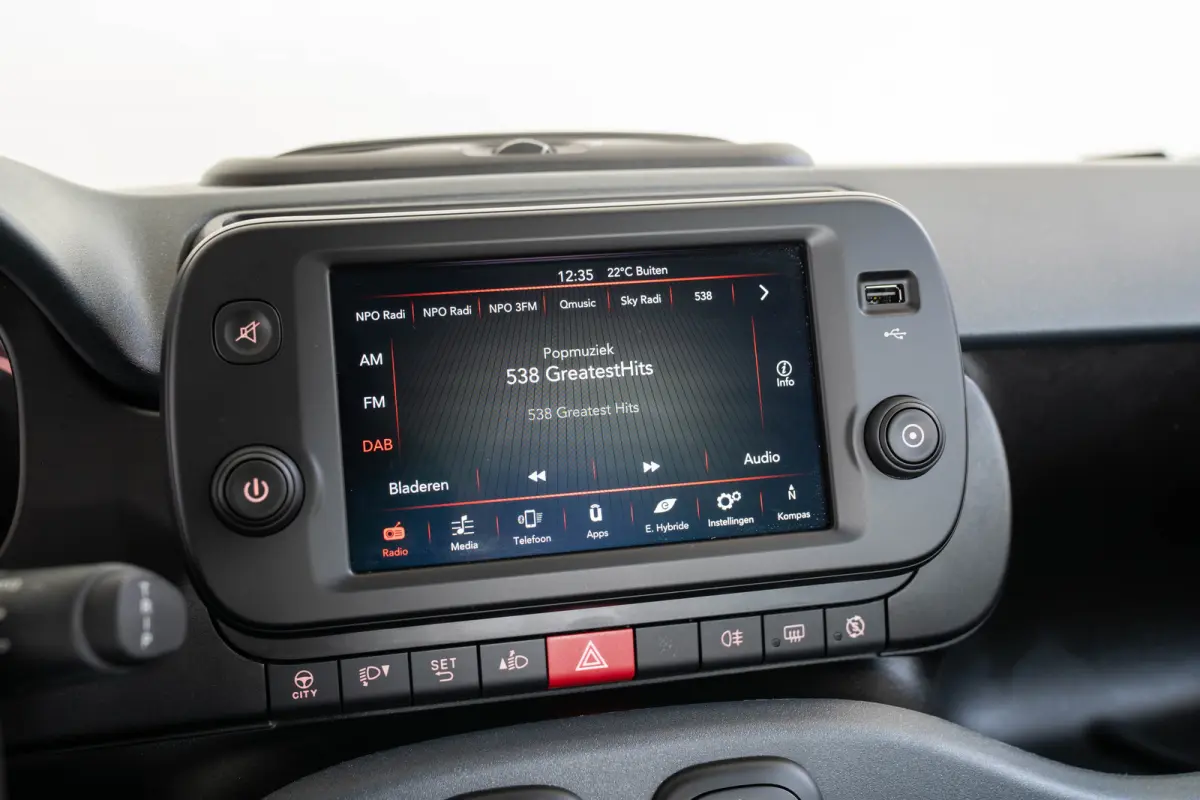 1.0 Hybrid | Climate Controle | Parkeersensoren | Apple Carplay & Android Auto | Bestuurderstoel in hoogte verstelbaar |