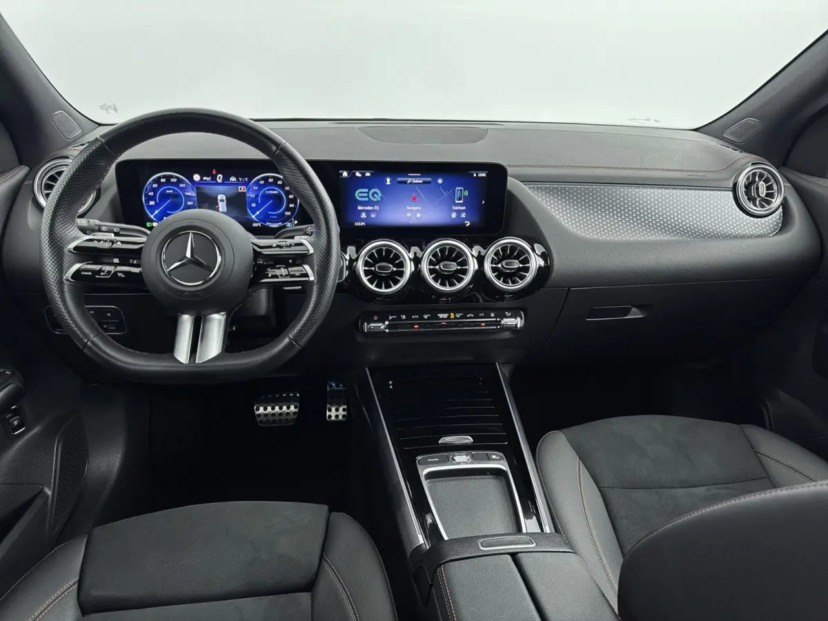 250+ AMG Line 71 kWh | Rijassistentiepakket Plus | Panoramadak | Trekhaak | Premium Audio