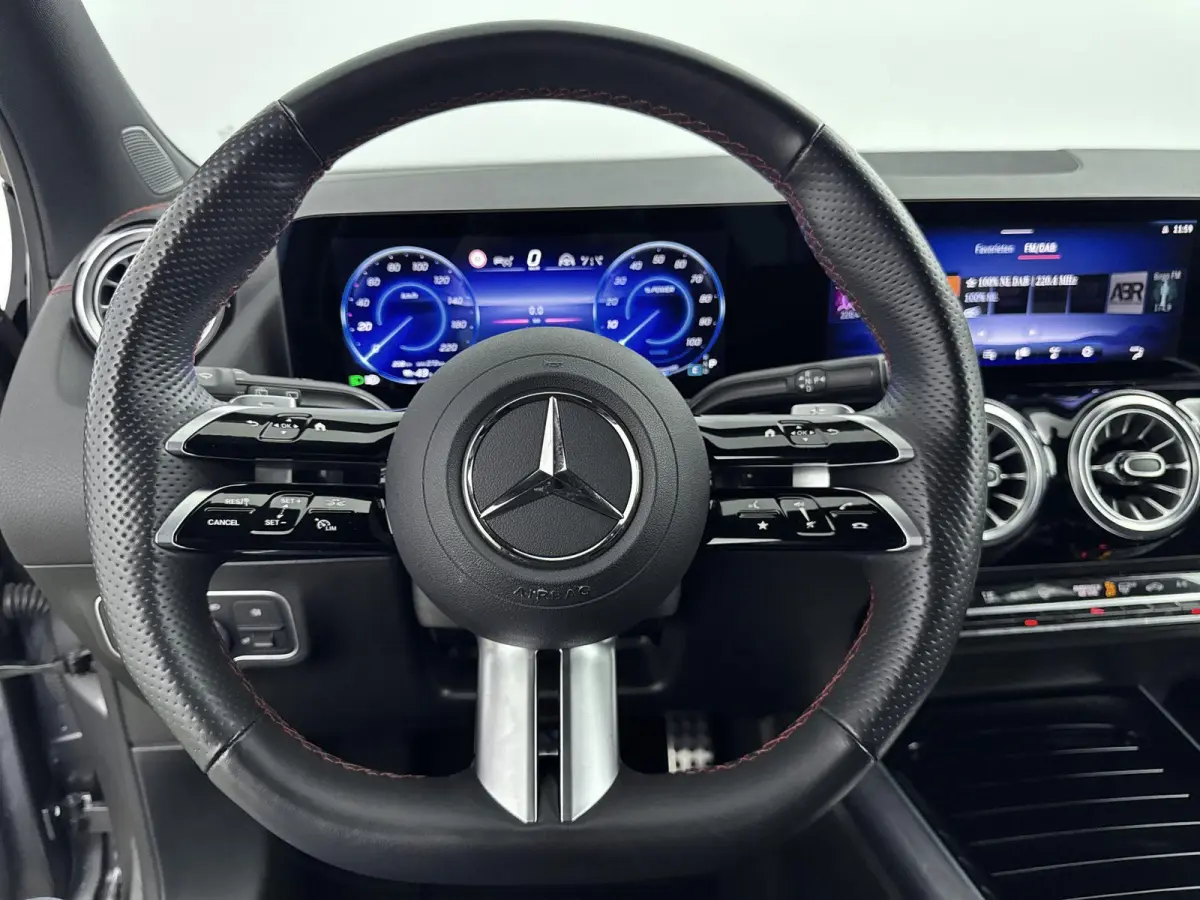250+ AMG Line 71 kWh | Rijassistentiepakket Plus | Panoramadak | Trekhaak | Premium Audio