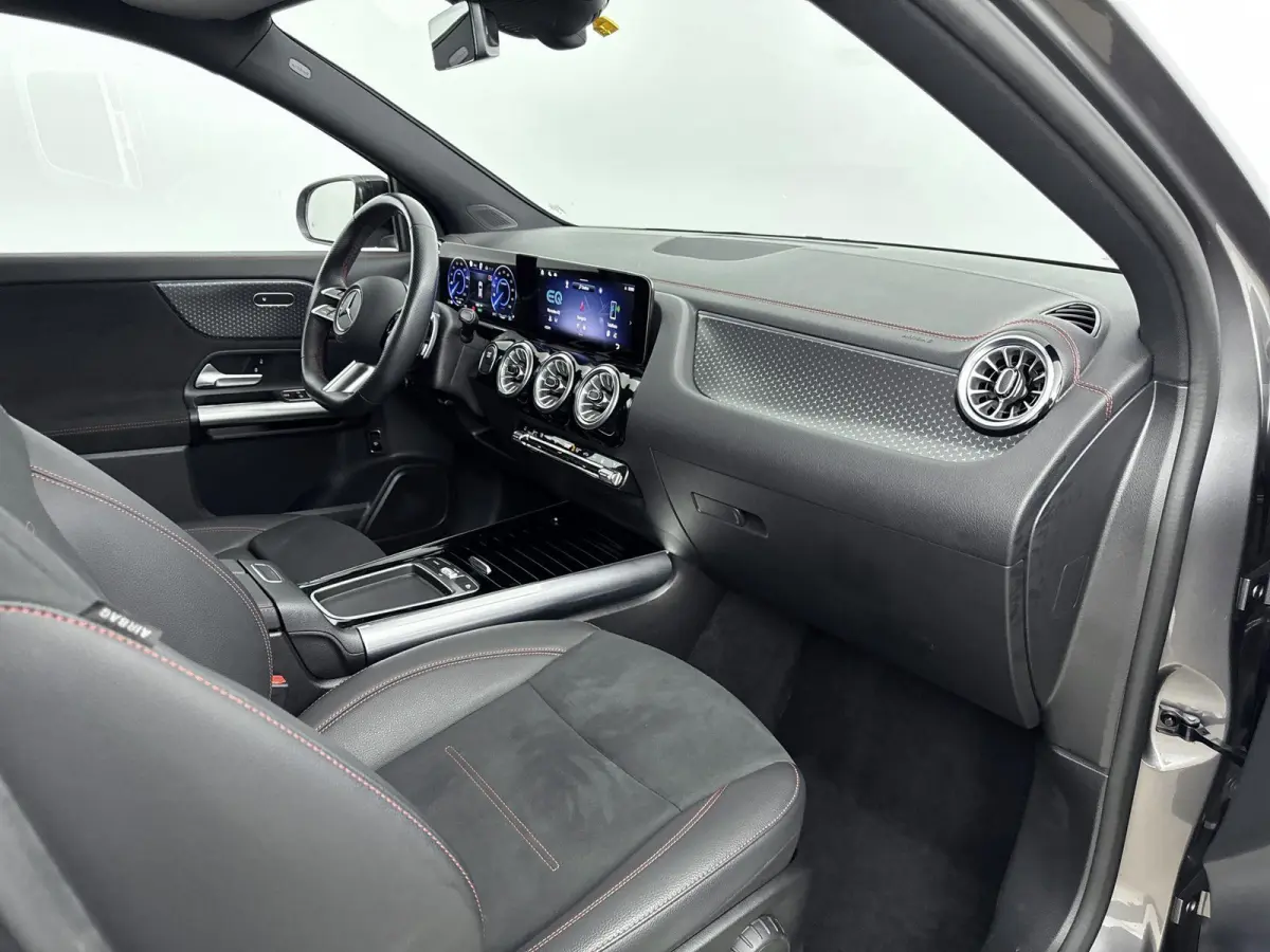250+ AMG Line 71 kWh | Rijassistentiepakket Plus | Panoramadak | Trekhaak | Premium Audio