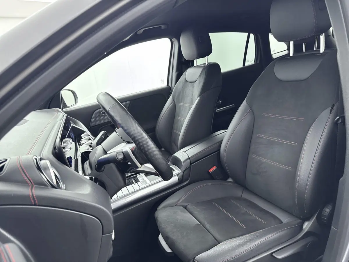 250+ AMG Line 71 kWh | Rijassistentiepakket Plus | Panoramadak | Trekhaak | Premium Audio
