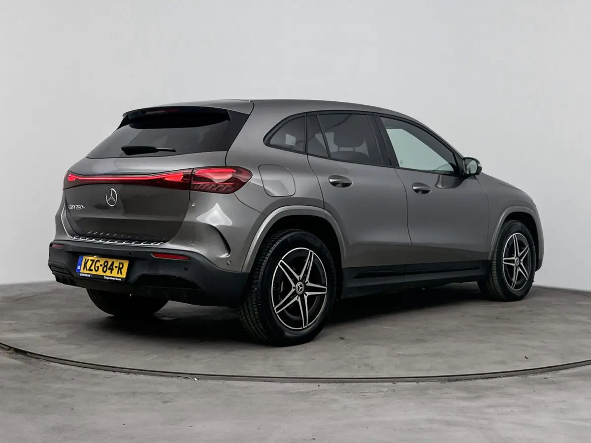 250+ AMG Line 71 kWh | Rijassistentiepakket Plus | Panoramadak | Trekhaak | Premium Audio