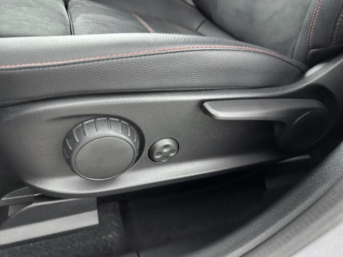 250+ AMG Line 71 kWh | Rijassistentiepakket Plus | Panoramadak | Trekhaak | Premium Audio