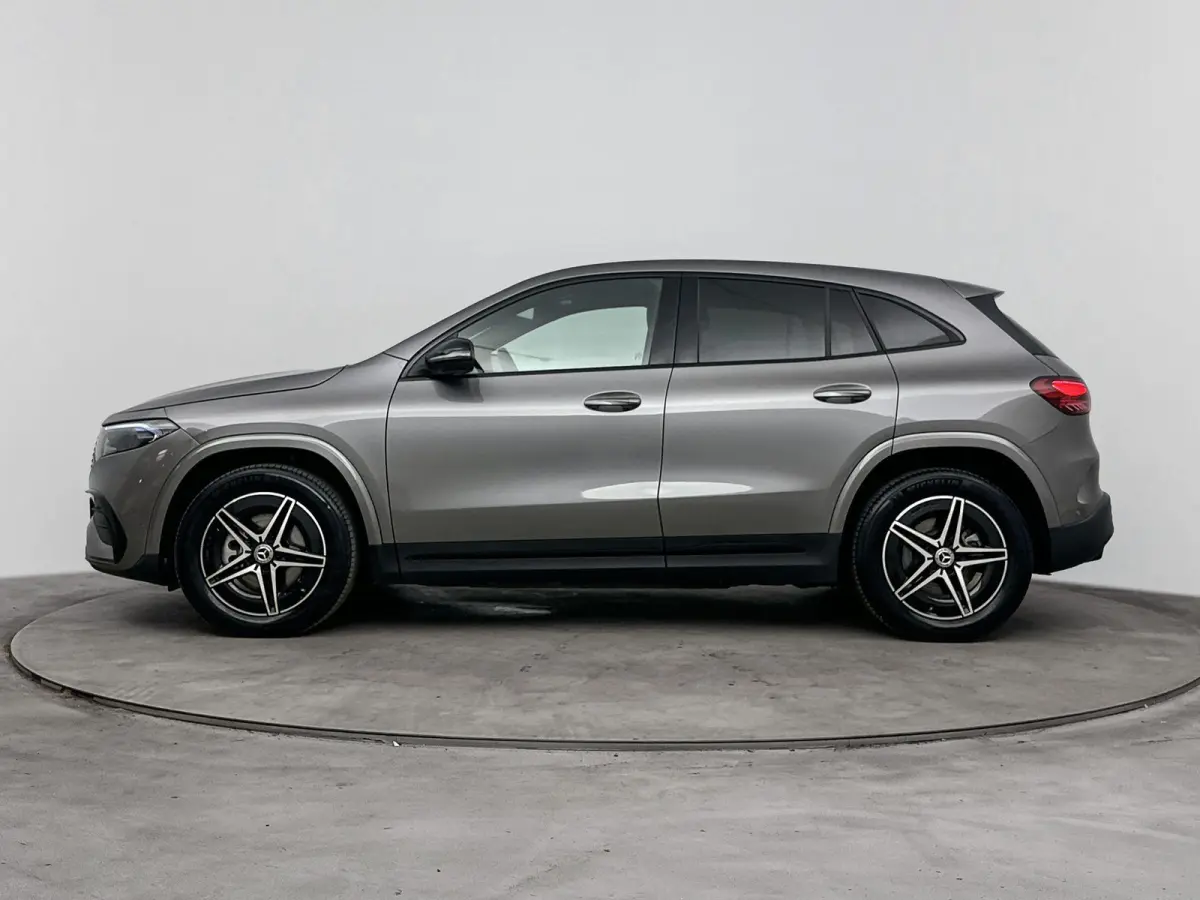 250+ AMG Line 71 kWh | Rijassistentiepakket Plus | Panoramadak | Trekhaak | Premium Audio