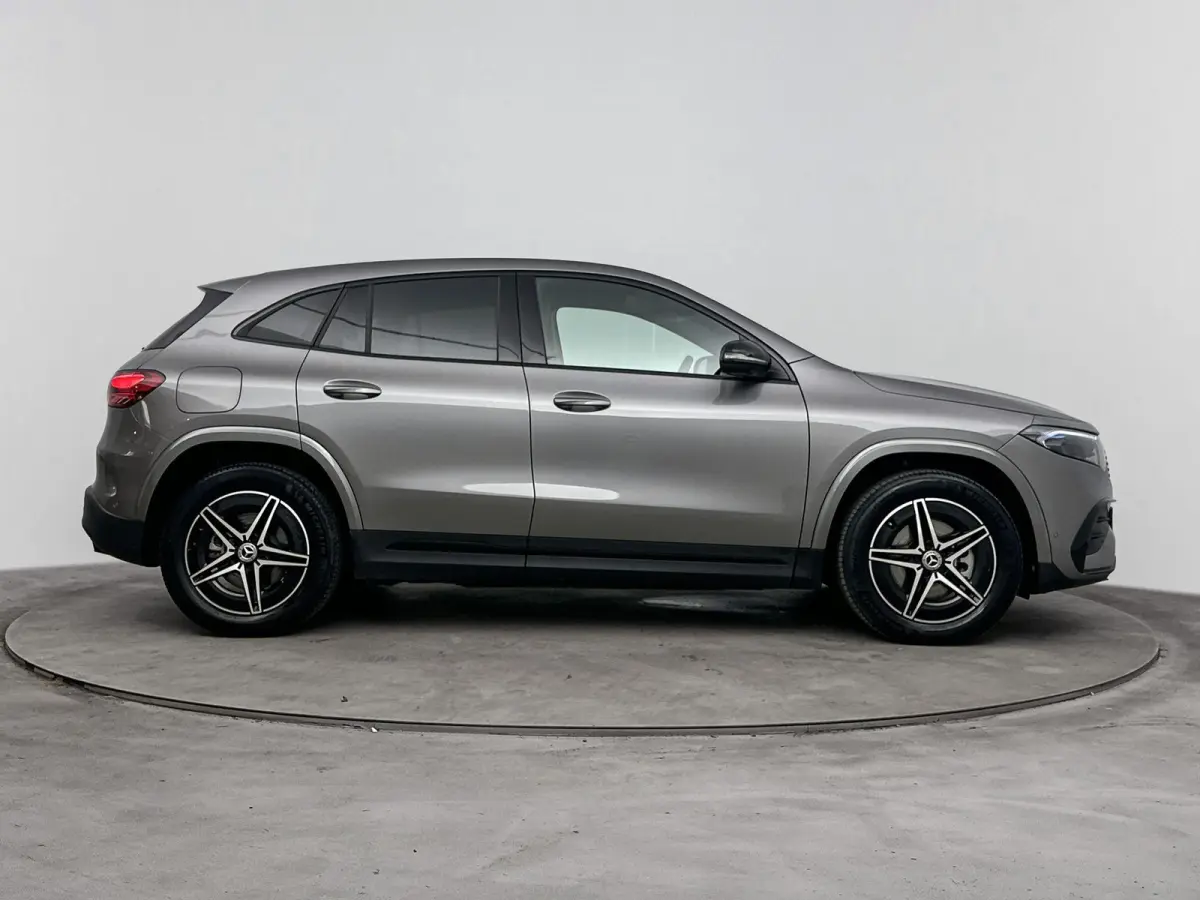 250+ AMG Line 71 kWh | Rijassistentiepakket Plus | Panoramadak | Trekhaak | Premium Audio