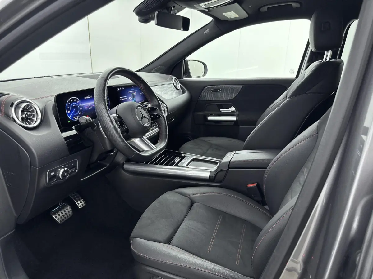 250+ AMG Line 71 kWh | Rijassistentiepakket Plus | Panoramadak | Trekhaak | Premium Audio