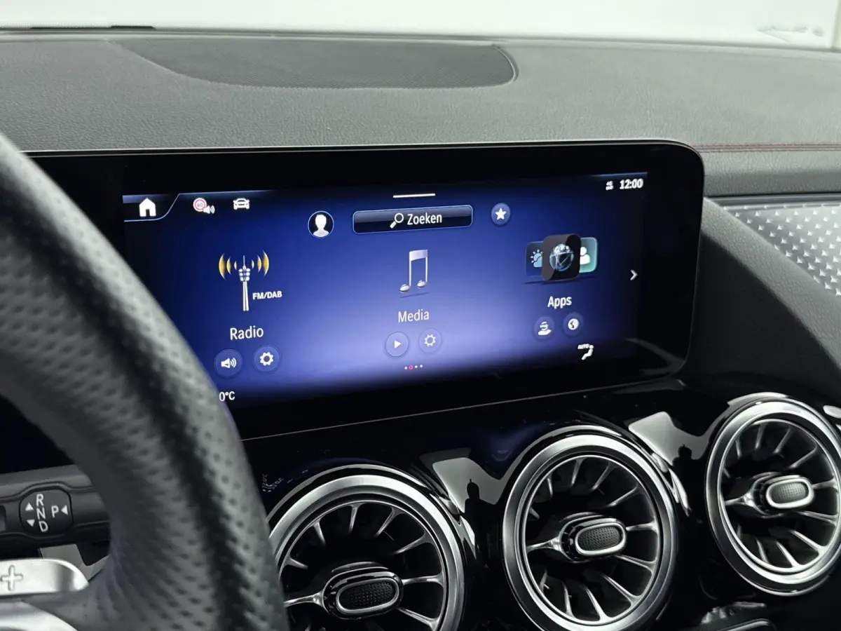 250+ AMG Line 71 kWh | Rijassistentiepakket Plus | Panoramadak | Trekhaak | Premium Audio