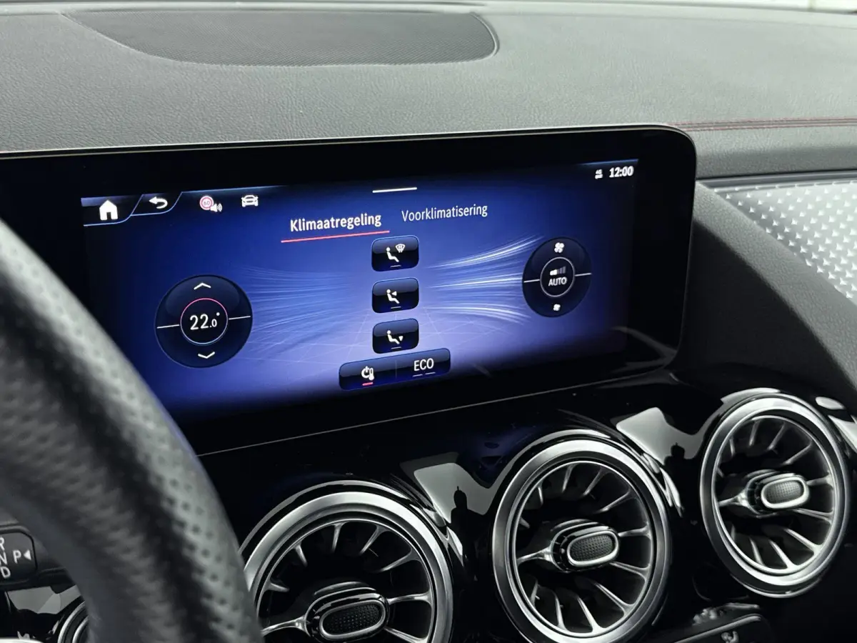 250+ AMG Line 71 kWh | Rijassistentiepakket Plus | Panoramadak | Trekhaak | Premium Audio