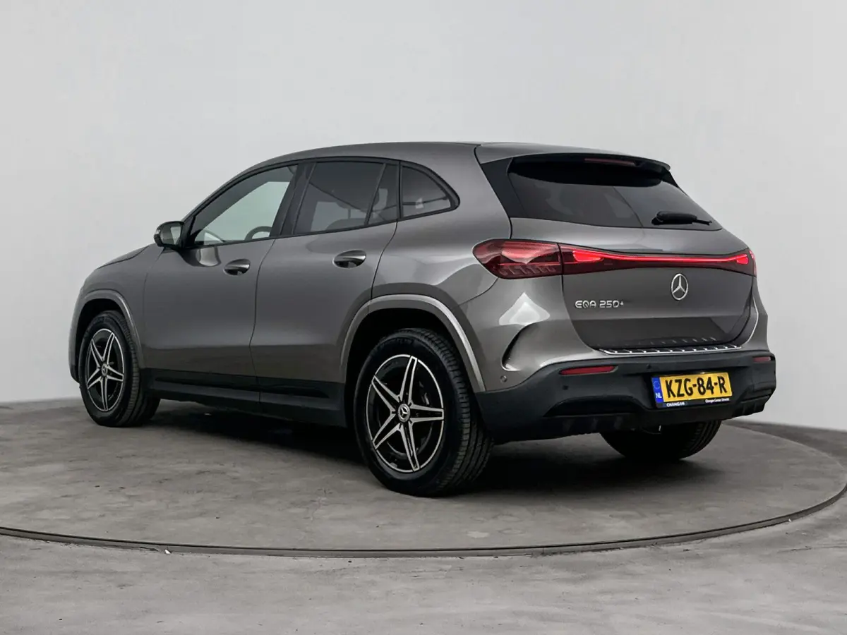 250+ AMG Line 71 kWh | Rijassistentiepakket Plus | Panoramadak | Trekhaak | Premium Audio