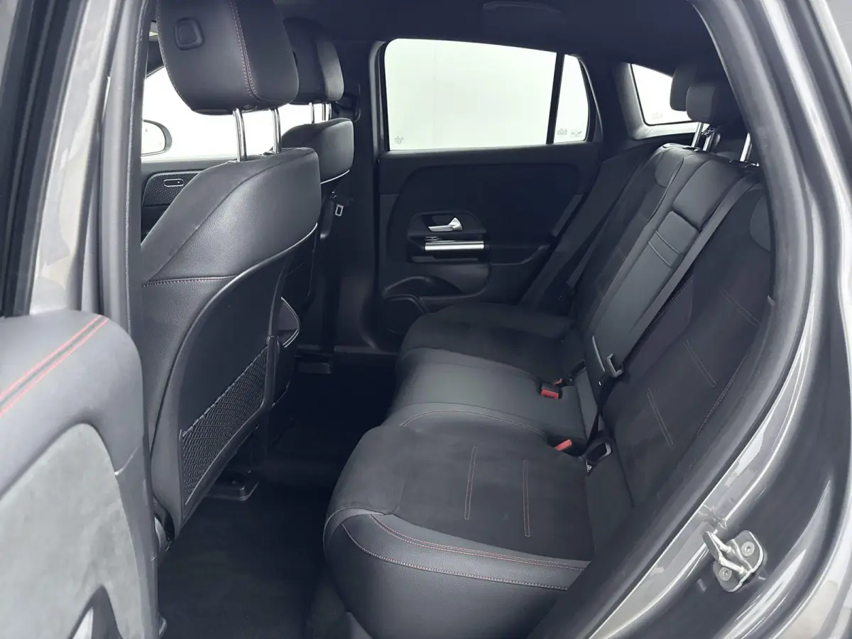 250+ AMG Line 71 kWh | Rijassistentiepakket Plus | Panoramadak | Trekhaak | Premium Audio