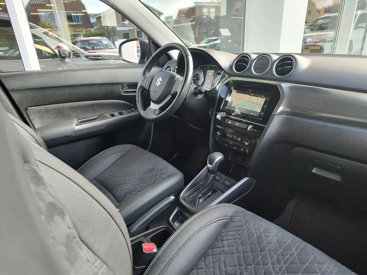 1.5 HYBRID STYLE AUTOMAAT Keyless | Dodehoeksensoren | Navi | Adaptive Cruise