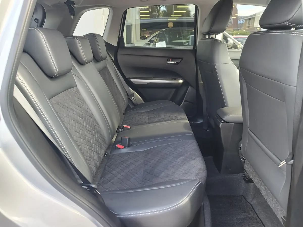 1.5 HYBRID STYLE AUTOMAAT Keyless | Dodehoeksensoren | Navi | Adaptive Cruise