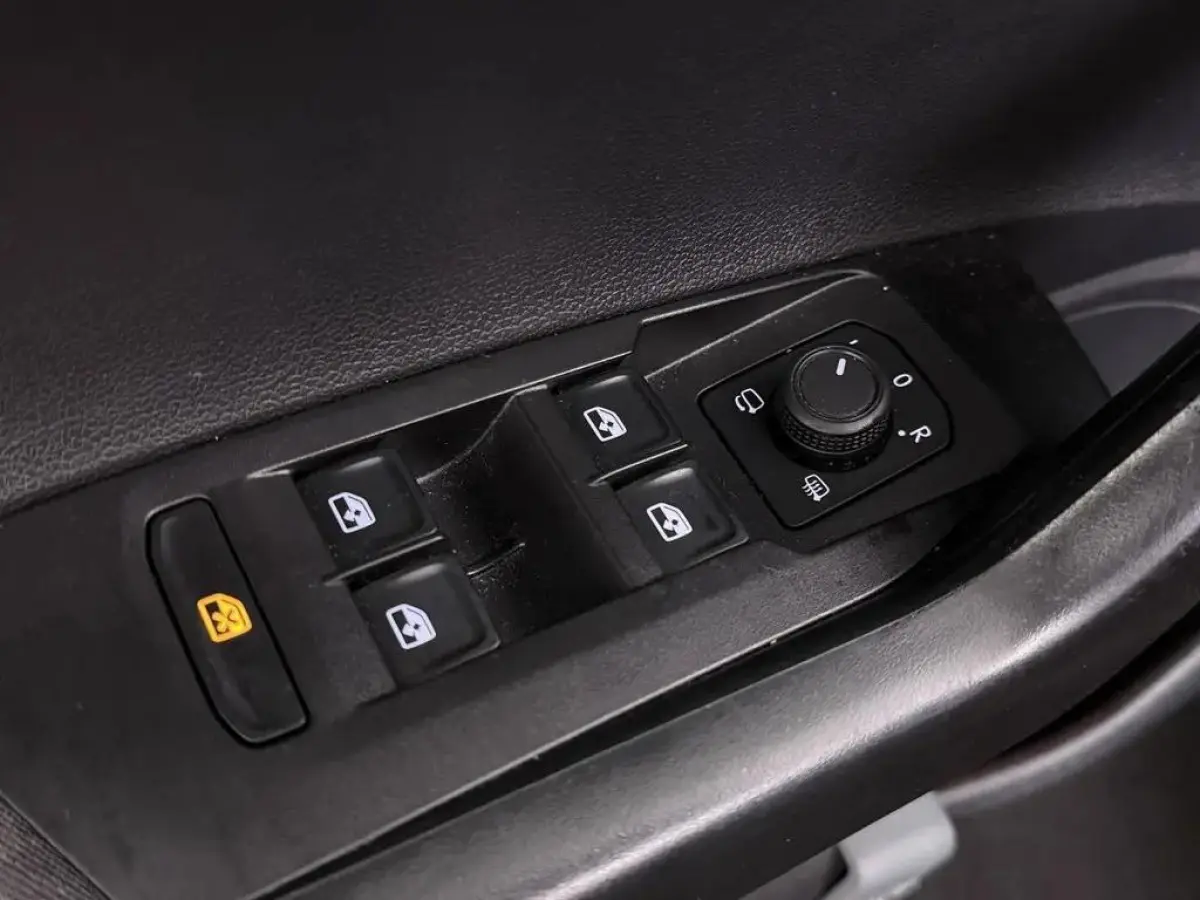 1.0 TSI Life Virtual CarPlay Camera NAP