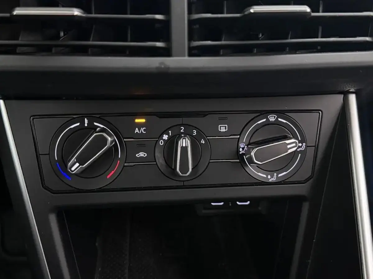 1.0 TSI Life Virtual CarPlay Camera NAP