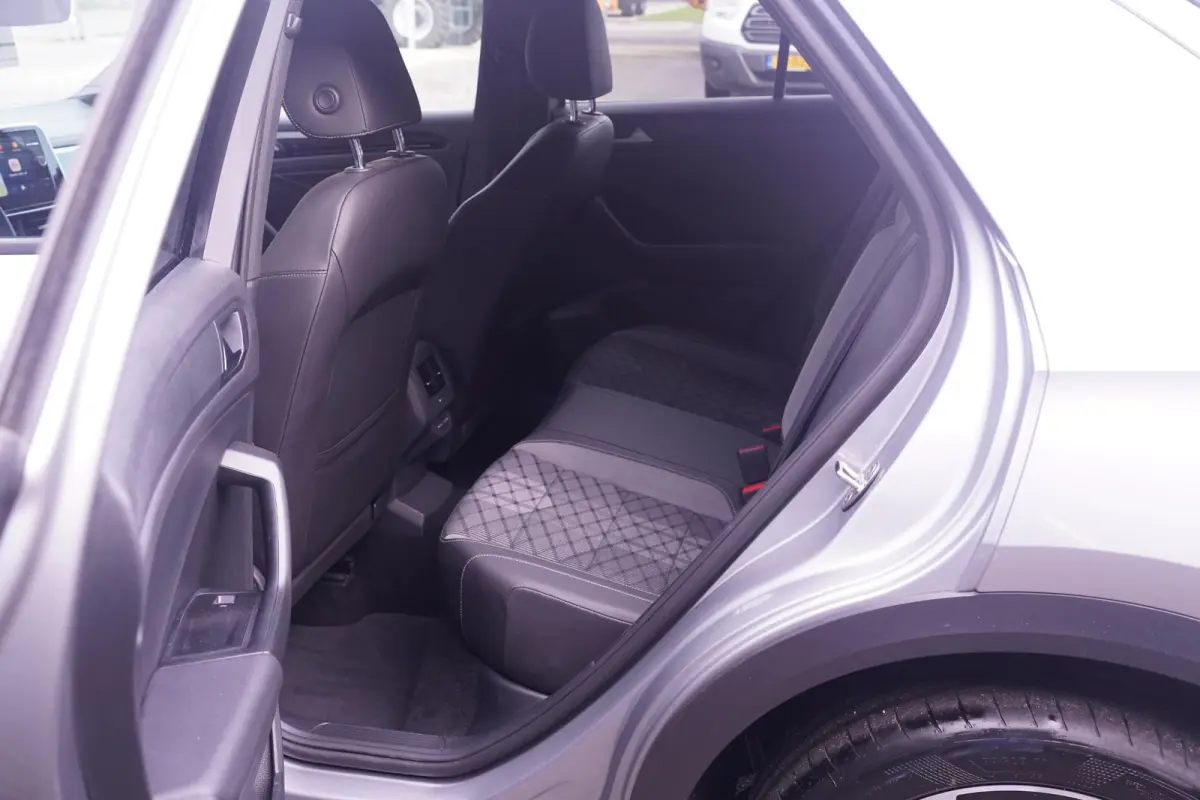 1.5 TSI 150 pk R Line Ext/Int. DSG Aut. Camera Apple Carplay, 18" LMV, LED Koplampen, Parkeerhulp, Adapt. Cruise