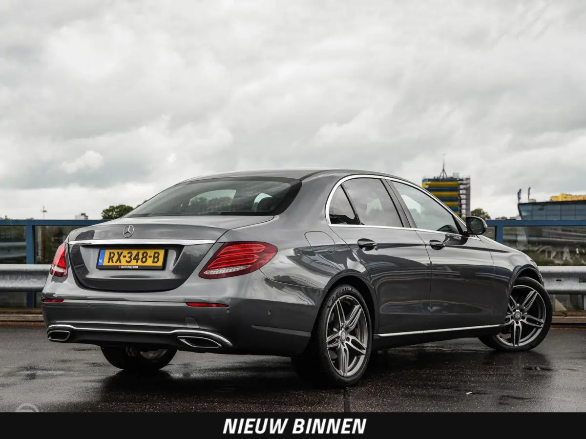 220 d 220 d Ambition | Leder | HUD | Widescreen | Trekhaak | Camera | Stoelverwarming | LED | Sfeerverlichting | Apple Carplay/Android Auto | 19"