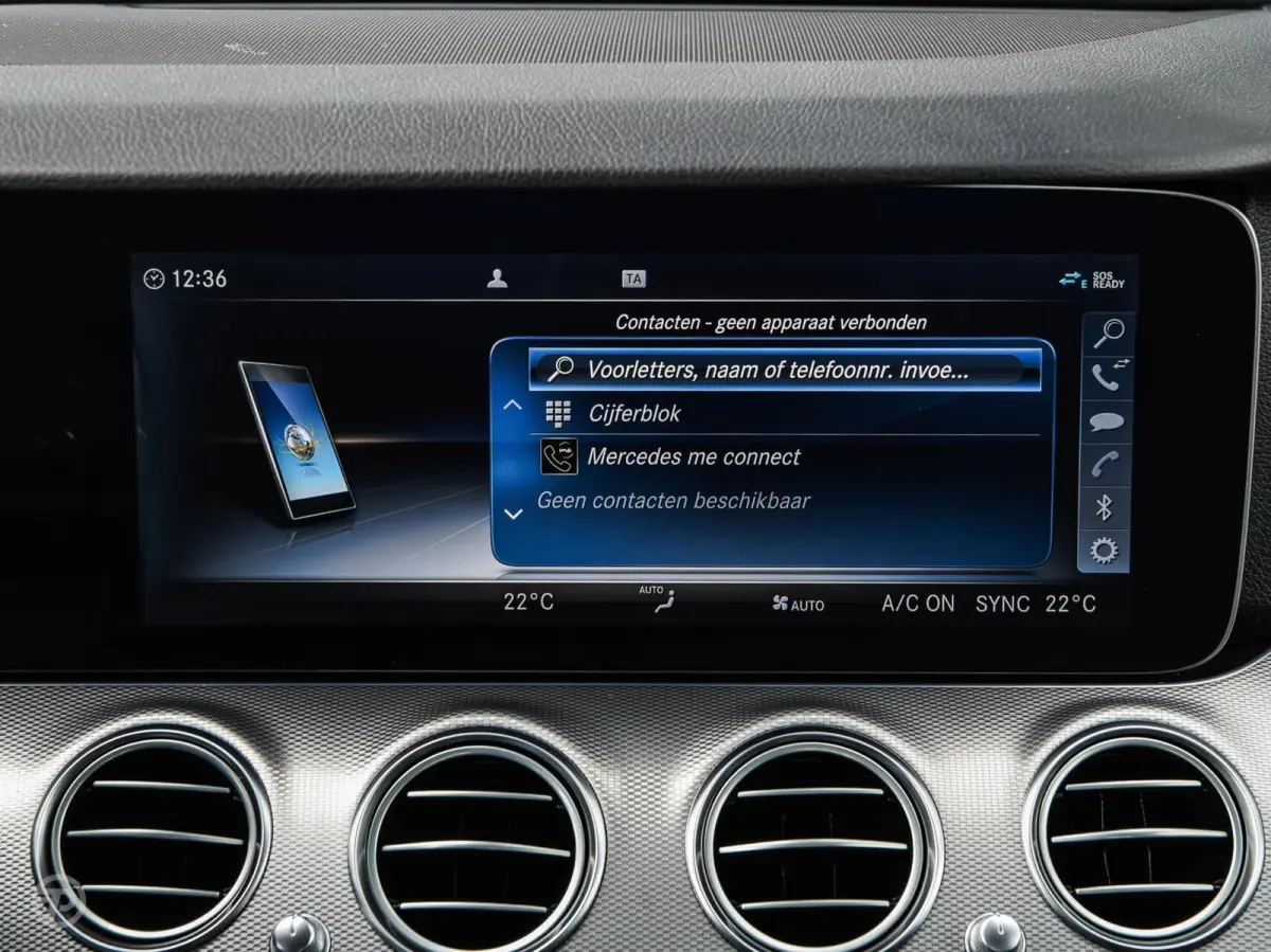 220 d 220 d Ambition | Leder | HUD | Widescreen | Trekhaak | Camera | Stoelverwarming | LED | Sfeerverlichting | Apple Carplay/Android Auto | 19"